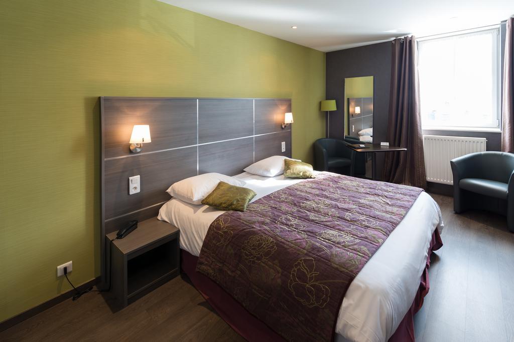 Hotel Saint-Pierre Pontarlier Room photo